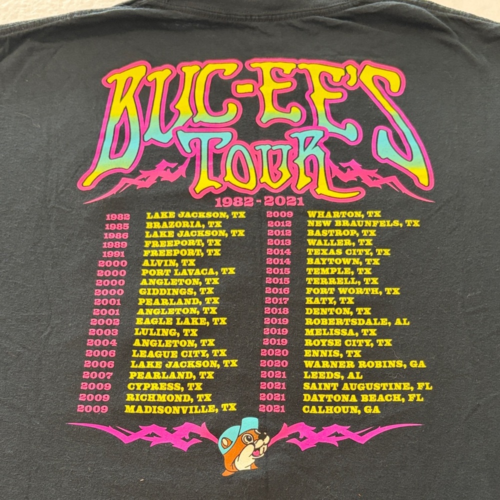 Buc-ee's Tour Graphic T-Shirt